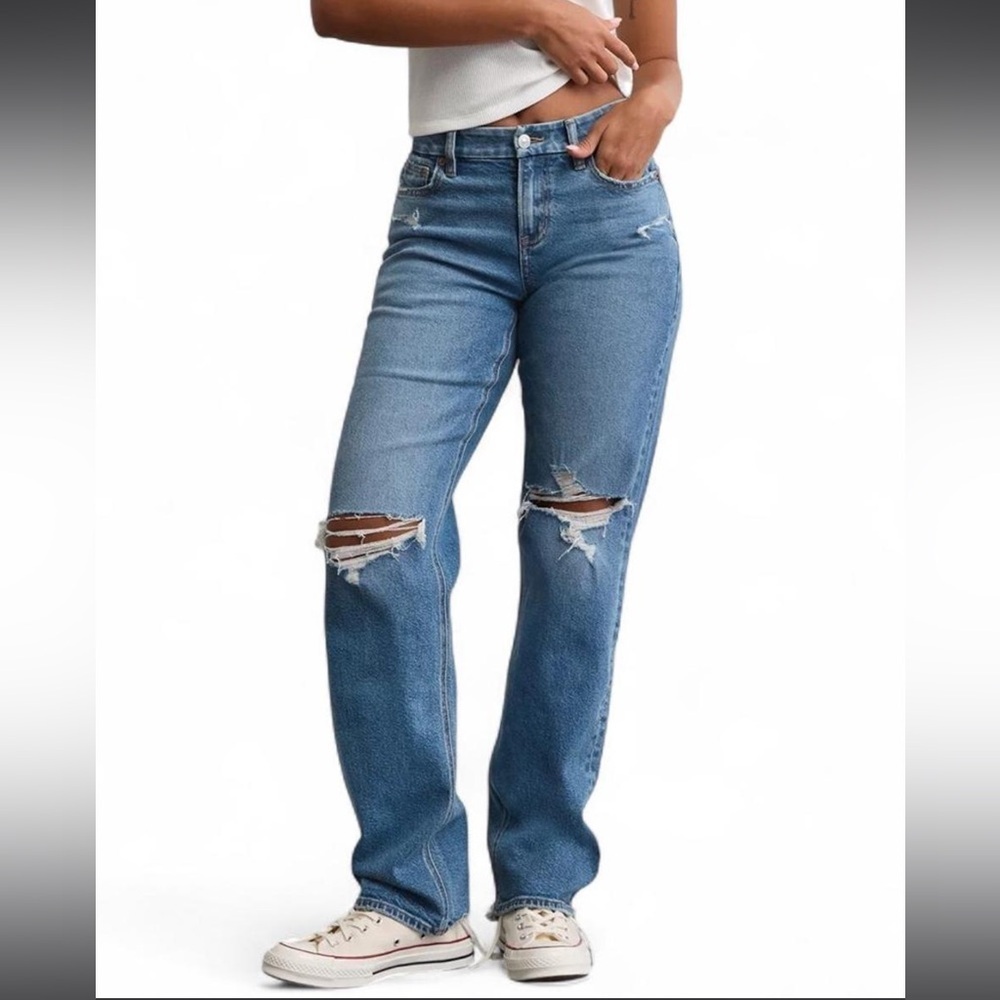 American Eagle Outfitters Women's Curvy Straight Leg Distressed Blue Jeans